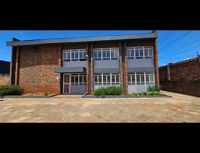 940M² INDUSTRIAL YARD TO LET IN CLAYVILLE
